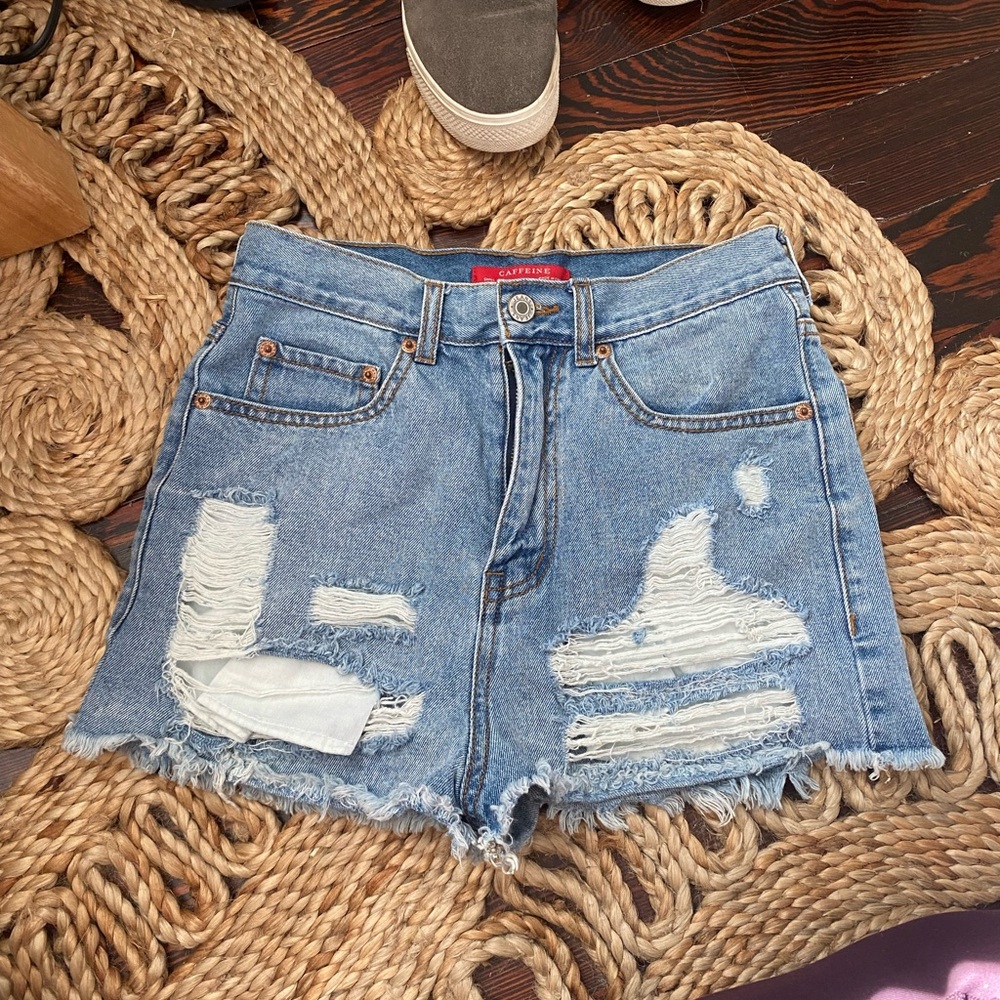 DENIM SHORTS W/ RIPS